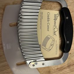 Pampered Chef Crinkle Cutter