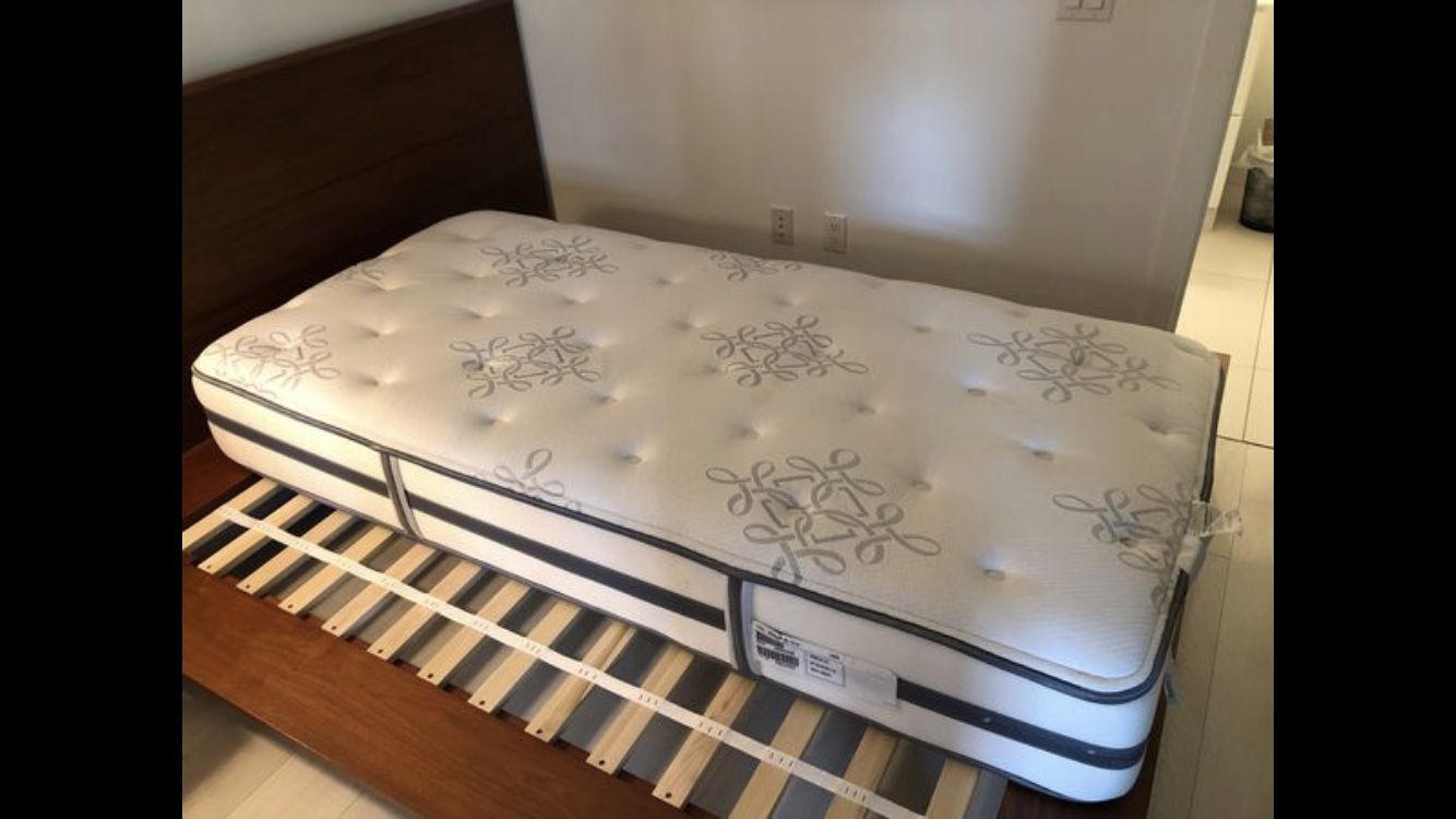 Beautyrest Recharge Shakespeare Collection Twin XL Mattress