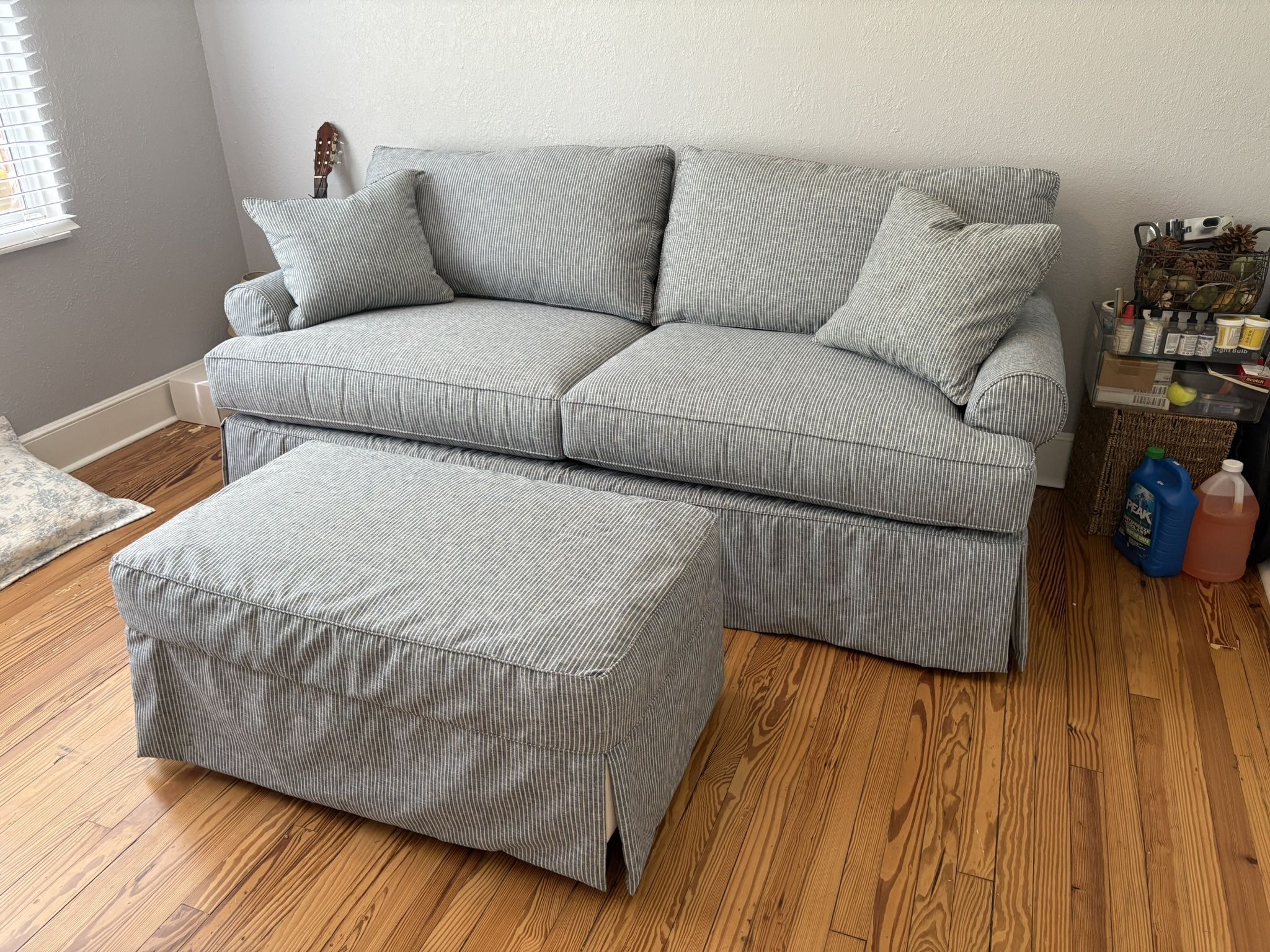 Pull Out Couch/Bed