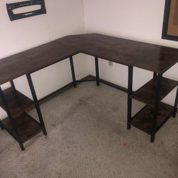 Desk —L-shaped / Corner Desk