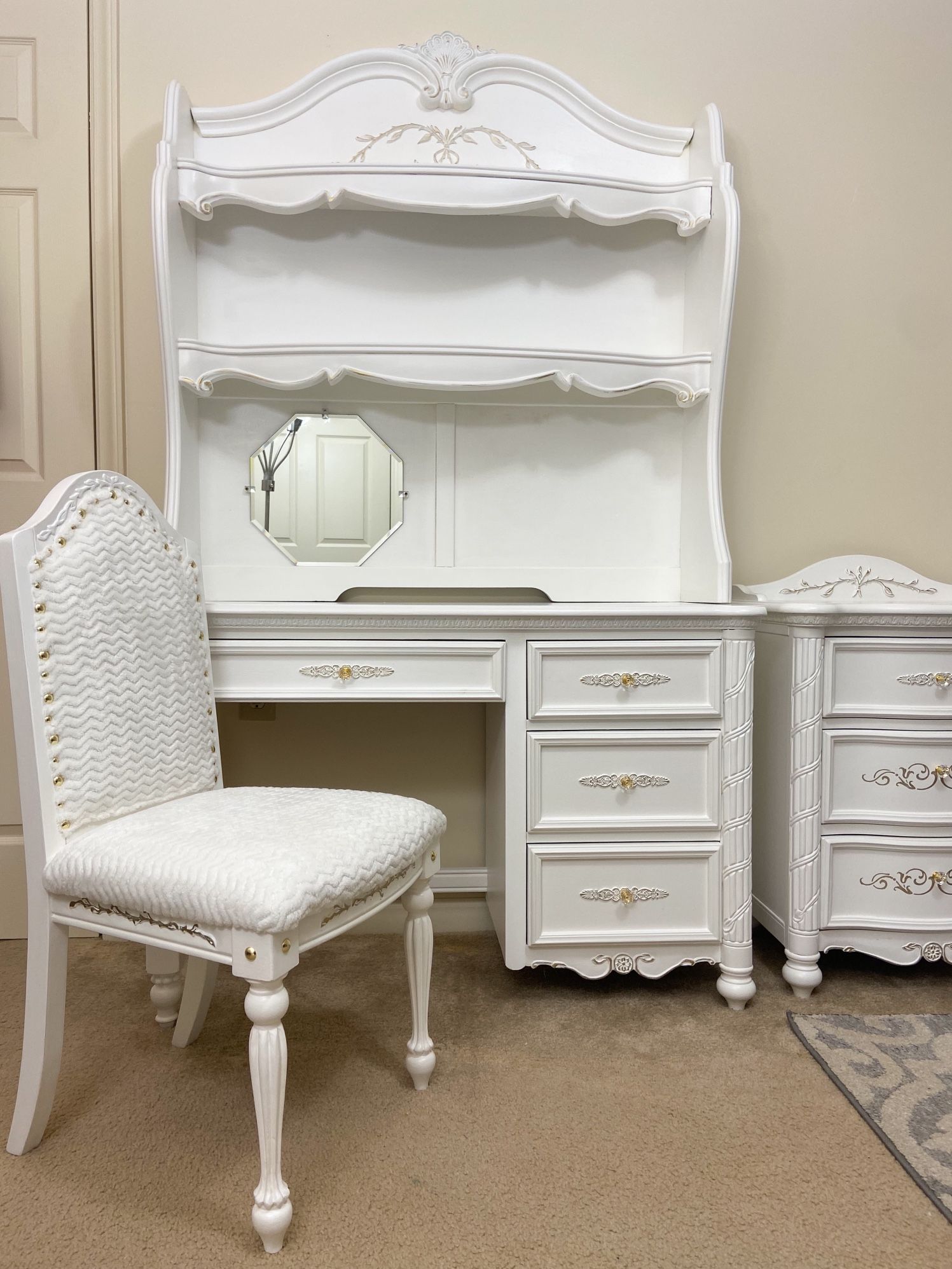 Hooker Furniture White Desk with Hutch and Chair