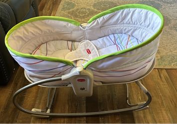 Baby Love 3 in 1 portable Vibrating, Rocking Bassinet (see description, and pictures)