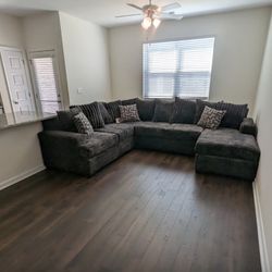 Devin Dark Gray Sectional w Pillows