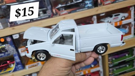 AVAILABLE 1/24 SCALE