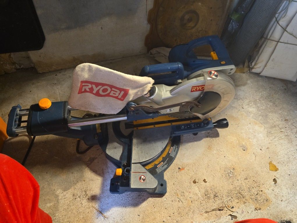 Ryobi 10" Miter Saw in excelent condition