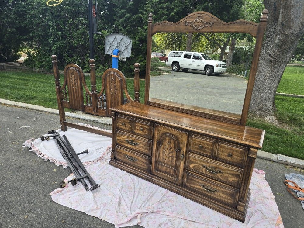 Gorgeous MCM Vintage Bedroom Set- Dresser, Mirror, Headboard and Frame