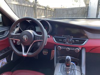 2017 Alfa Romeo Giulia Thumbnail