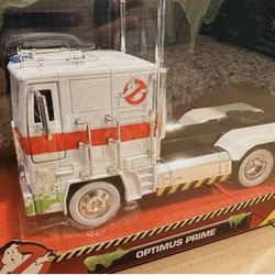 Jada Transformers G1 Optimus Prime Big Rig with Ghostbusters Ecto-1 Graphics - Die-Cast Vehicle - 1:24 Scale, Opening Doors, Hood & Trunk, Rubber Tire