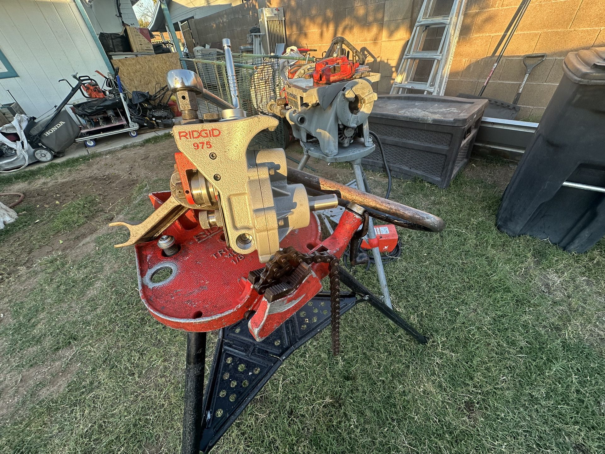 RIDGID 300 Portable Threader & Tristand Chain Vise / 2 Grooving Attachments/ 2 Die Cutting Heads / 4 Sets Dies+EXTRAS