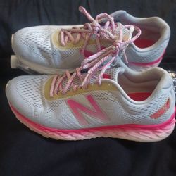 12 New Balance Women's Shoes 