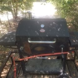 Char-Griller 33" Wide Charcoal Grill Read Description 