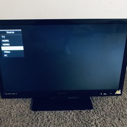 TV for sale older flat screen light weight perfect for Retro Gaming Fully functional Please read description