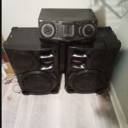 Stereo With Speakers