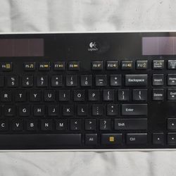 Logitech K750, Solar-Rechargeable Keyboard (No Receiver)