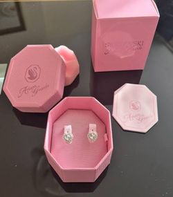 Swarovski x Ariana Grande Heart Stud Earrings – Brand New In Box
