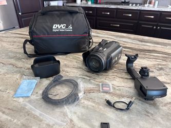 DVC 4K Video Recorder / Camcorder – 18X Zoom, WiFi