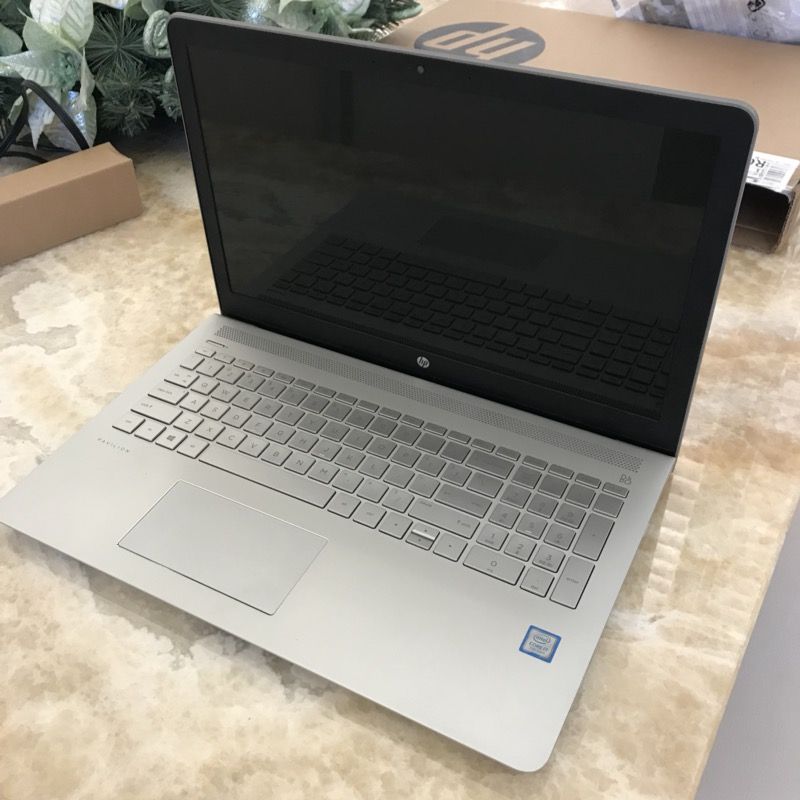 HP Pavilion Laptop 15-CC055OD 15.6” i7-7500U 2.7GHZ 8GB 1TB Windows 10