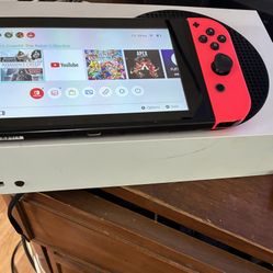 Selling Xbox Series S And Controller With Nintendo Switch