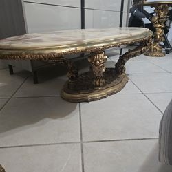 Gold center.table onix top