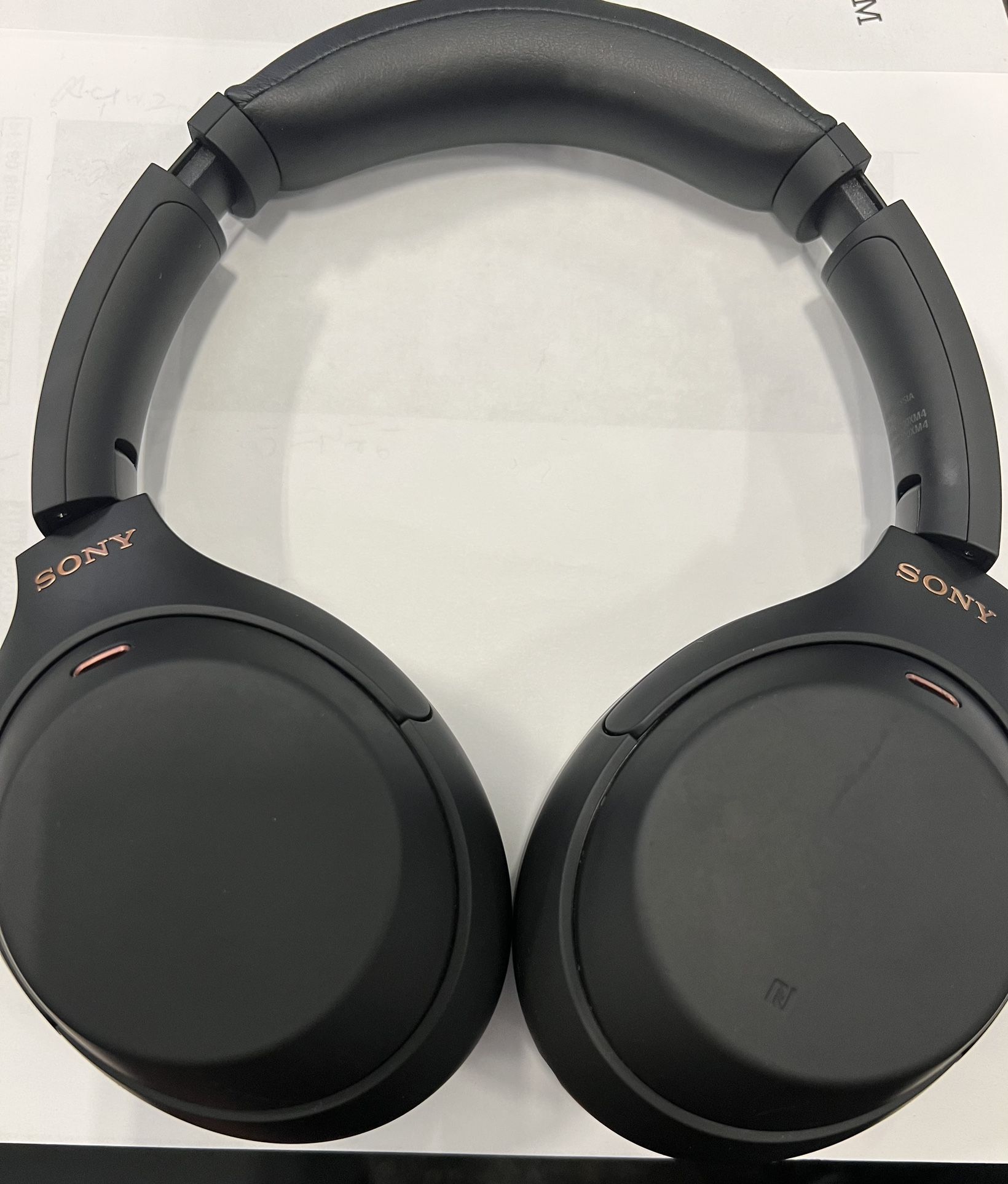 Sony - WH1000XM4 Wireless Noise-Cancelling Over-the-Ear Headphones