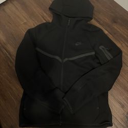 Black nike tech