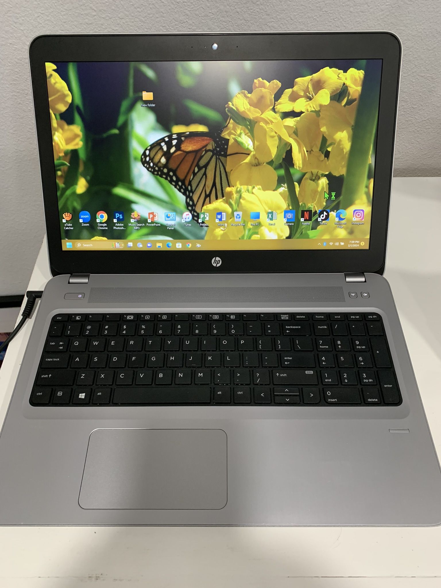 i5…i5…HP PROBOOK . 7 GENERATION PHOTOSHOP and MICROSOFT build On 07/12/2019….128.0 GB SSD ( Capacity ) ..8.0 GB RAM . READY FOR CLASSES