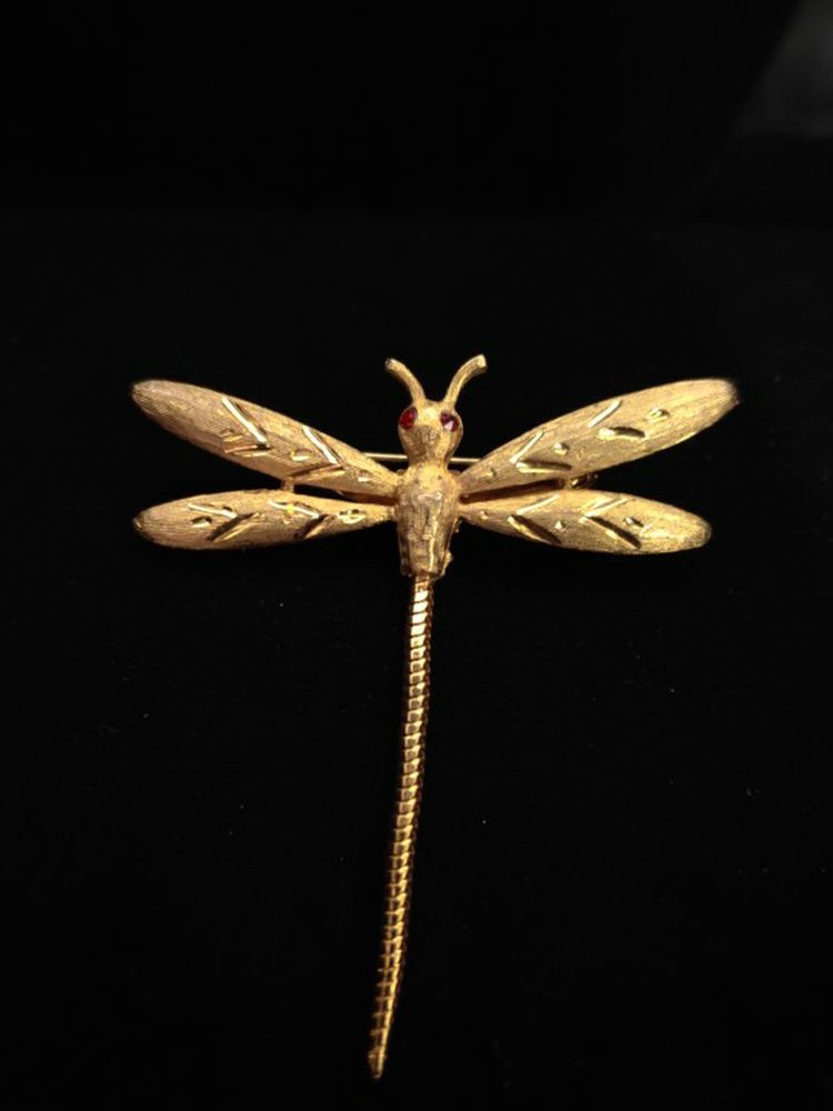 Vintage JJ Dragonfly Brooch Pin Gold Tone Textured Engraved Flexible Tail