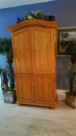 Wood entertainment book case