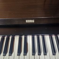 KORG Concert 600 Digital Piano 