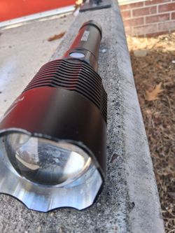 Braun Heavy-Duty LED Flashlight