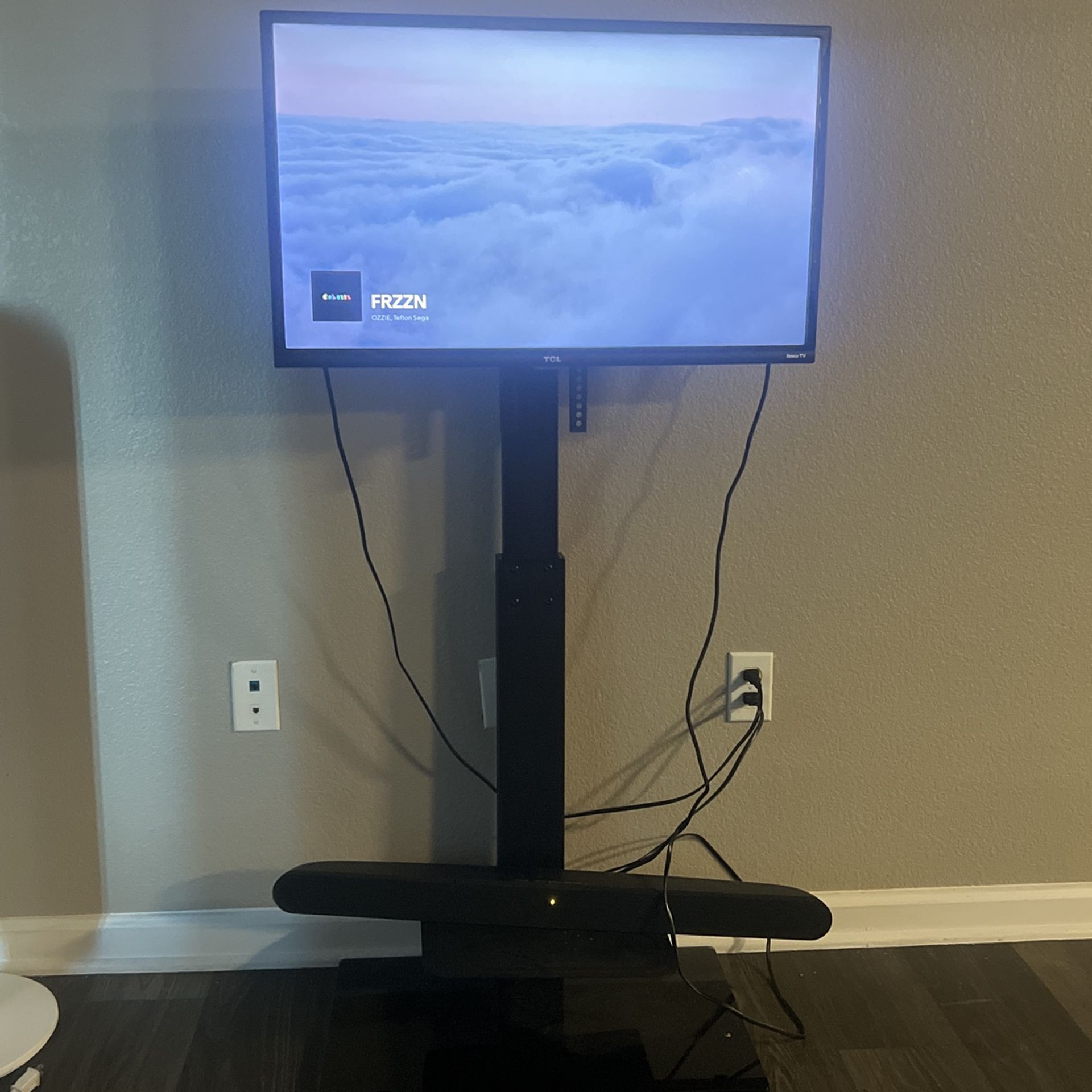 32in TCL TV/speaker