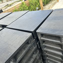 HEAVY DUTY PLASTIC PALLETS 37x32 $25 EACH DELIVERY AVAILABLE $$$