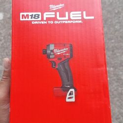 Milwaukee
M18 FUEL 1/4 in. Hex Impact Driver (Tool-Only)