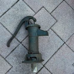 Old Fashion Water Pump