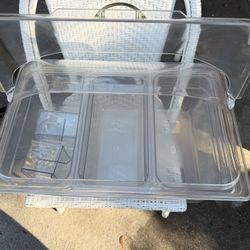 Container For Salads Or Sauce 