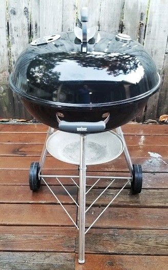 Weber 22" charcoal grill with cover in excellent condition
