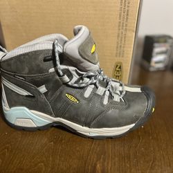 Keen Hiking Shoes 