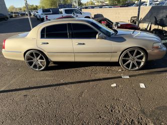 2004 Lincoln Town Car