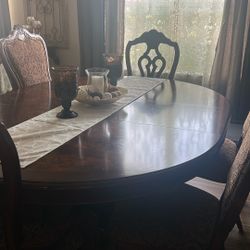 Dining table - 6 Chairs