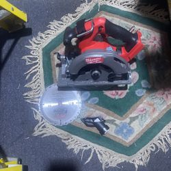 Milwaukee fuel m18 6 1/2 miter saw