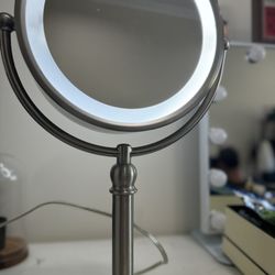 Make up mirror with ring light