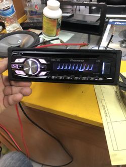 Pioneer DEH-3400UB AM FM CD MP3 radio receiver