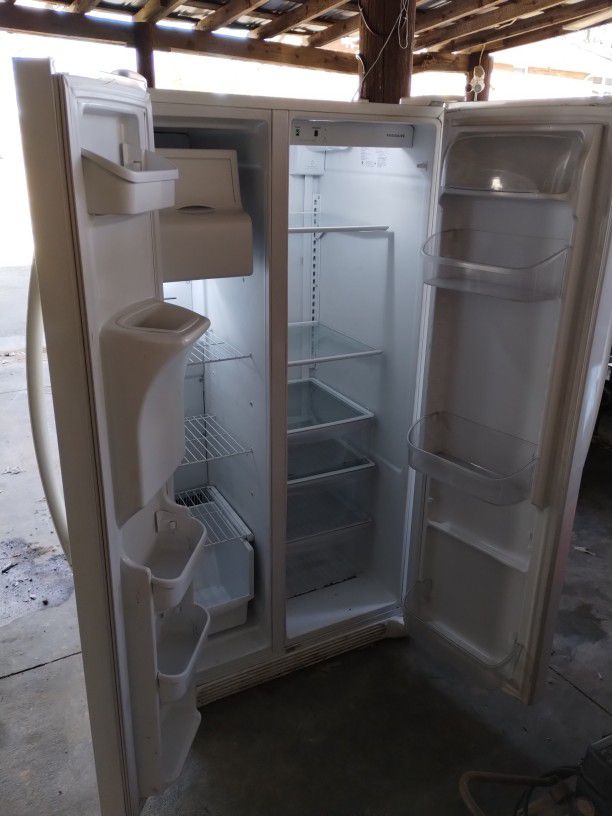 Frigidaire Double Door Refrigerator