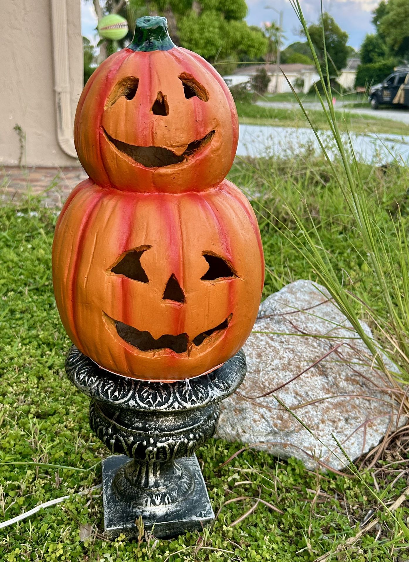 Halloween 2Ft Vintage LED Light Up Jack O’ Lanterns On Silver Urn NWT