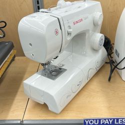 Singer Sewing Machine 