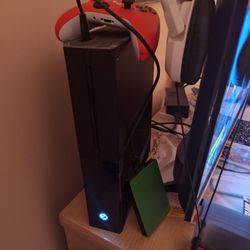 Xbox 1 with a 2TB HD, 1 Wireless Controller, with an Elgato HD60s, For Cash Best Offer,  or a PS4 With One Of The Spiderman Games