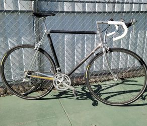Trek 2300 Carbon Fiber Road Bike — 61cm — 16 Speed — Excellent Condition