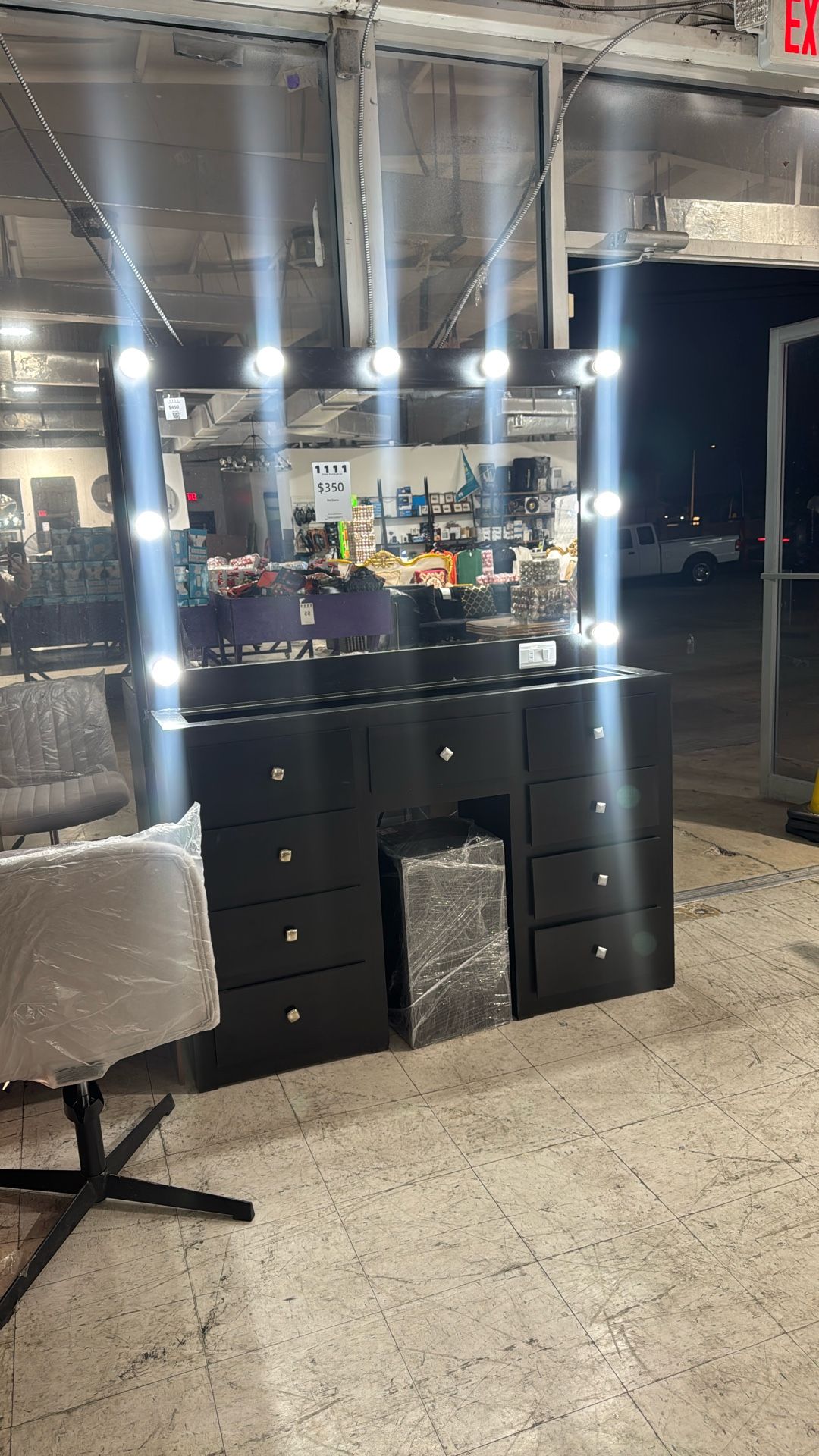 ✨ Luxury Vanity Mirror – 50% OFF! 💎 Pickup, Delivery & Financing! ✨