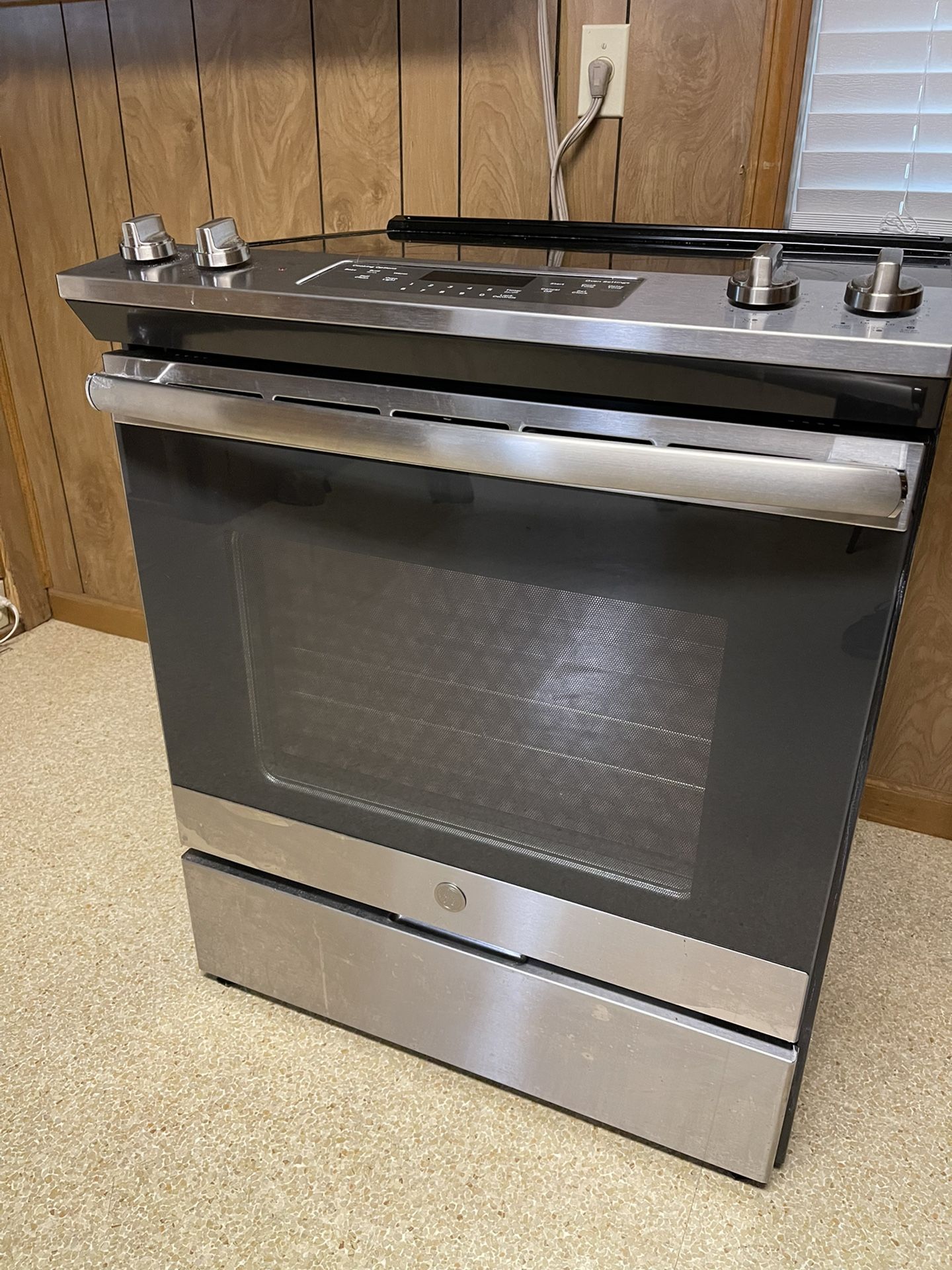 GE® 30" Slide-In Electric Range JS645SL2SS