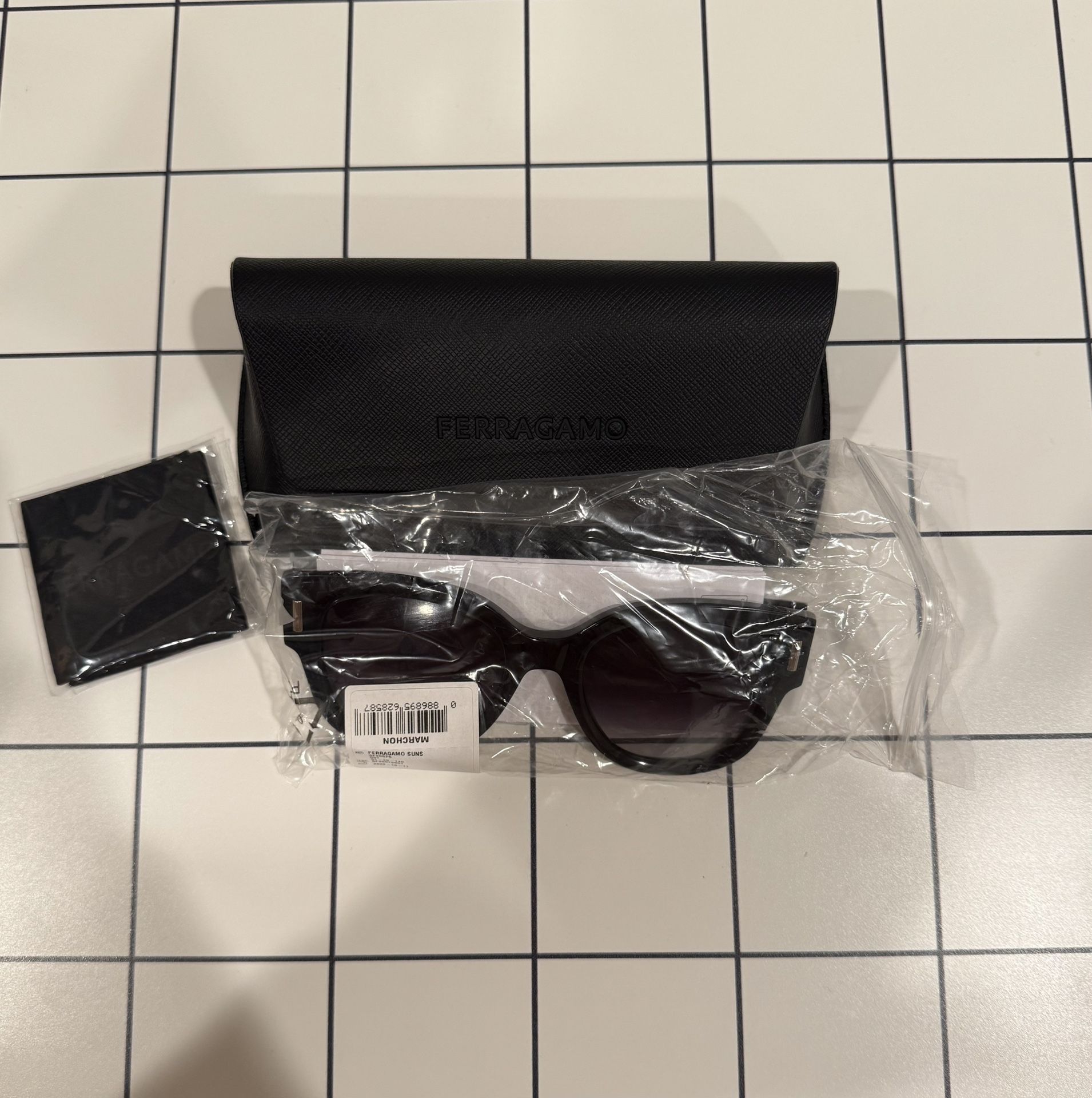 BRAND NEW! Ferragamo Sunglasses Excellent Condition